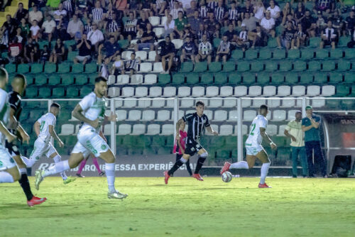 Figueirense e Chapecoense se enfrentam nas quartas de final com histórico equilibrado