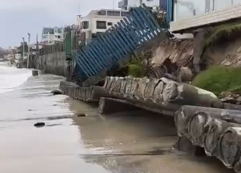 Florianópolis decreta emergência após avanço do mar atingir residências e orlas