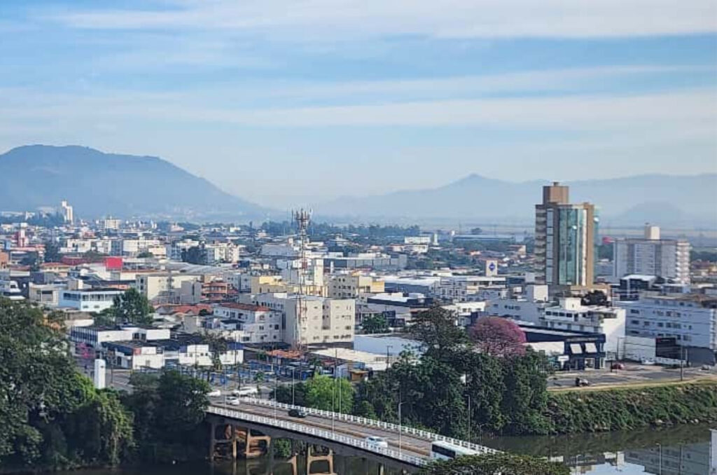 Frente fria avança e traz temporais a Santa Catarina nesta sexta-feira
