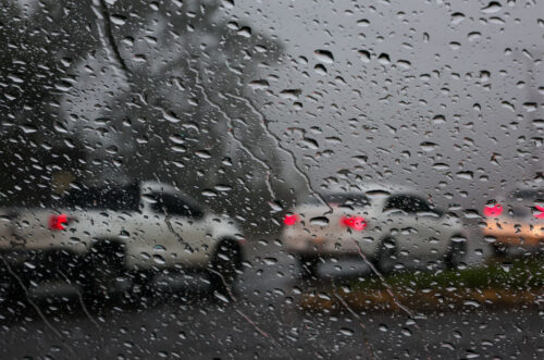 Frente fria avança por Santa Catarina e provoca chuva, ventos fortes e queda nas temperaturas