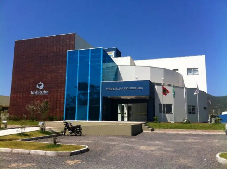 Imbituba abre concurso público com salários de até R$ 10,7 mil