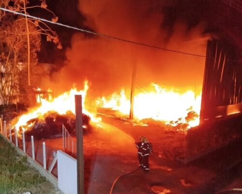 Incêndio de grandes proporções atinge empresa em Guabiruba