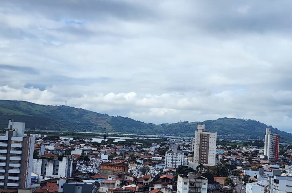 Instabilidade marca a quinta-feira em Santa Catarina com risco de alagamentos