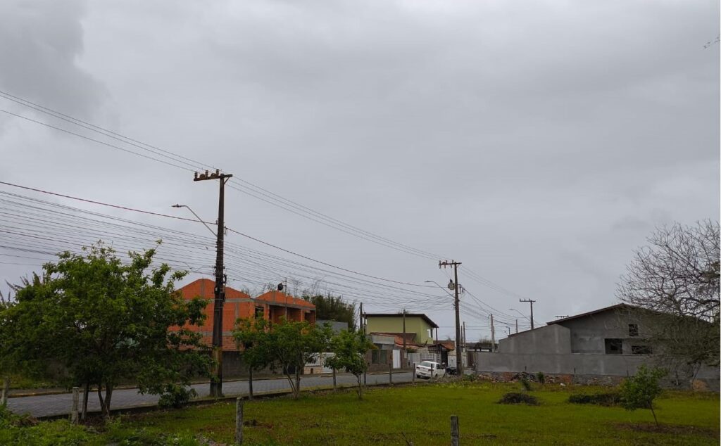 Instabilidade permanece em Santa Catarina com chuva e frio em parte do estado