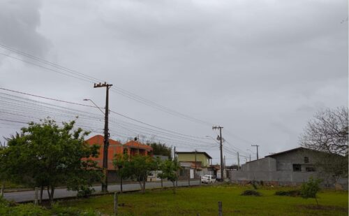 Instabilidade permanece em Santa Catarina com chuva e frio em parte do estado