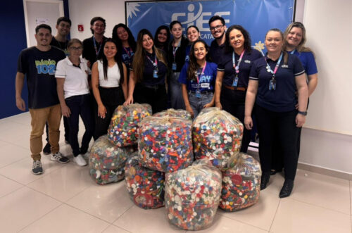 VÍDEO: Jovens arrecadam 54 mil tampinhas e fortalecem campanha solidária em Tubarão