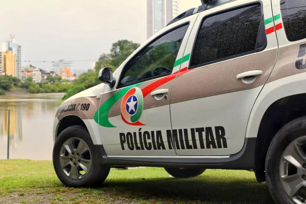 Menino de 12 anos é esfaqueado por colega na saída de escola em Camboriú - Foto: PMSC/Imagem ilustrativa