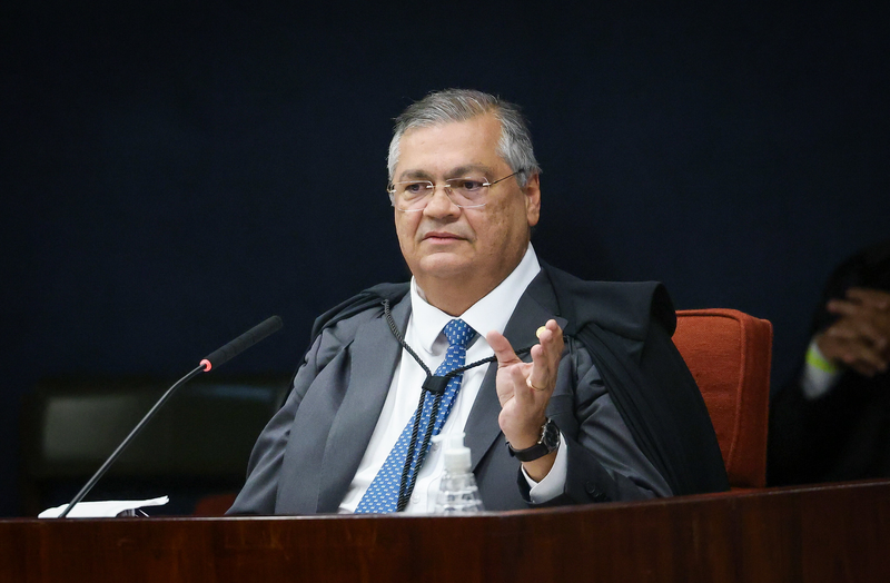 Ministro Flávio Dino concede direito ao silêncio a presidente de sindicato ligado a irmão de Lula