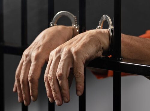 Mulher suspeita de matar idoso em Águas de Chapecó é presa pela Polícia Civil em Tijucas