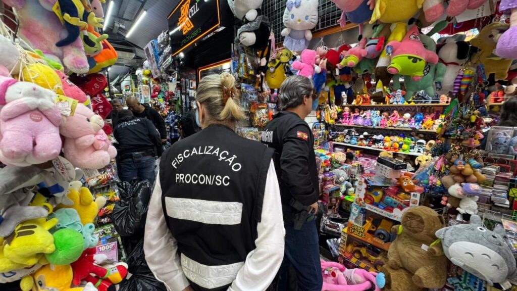 Operação em Florianópolis apreende R$ 100 mil em brinquedos falsificados