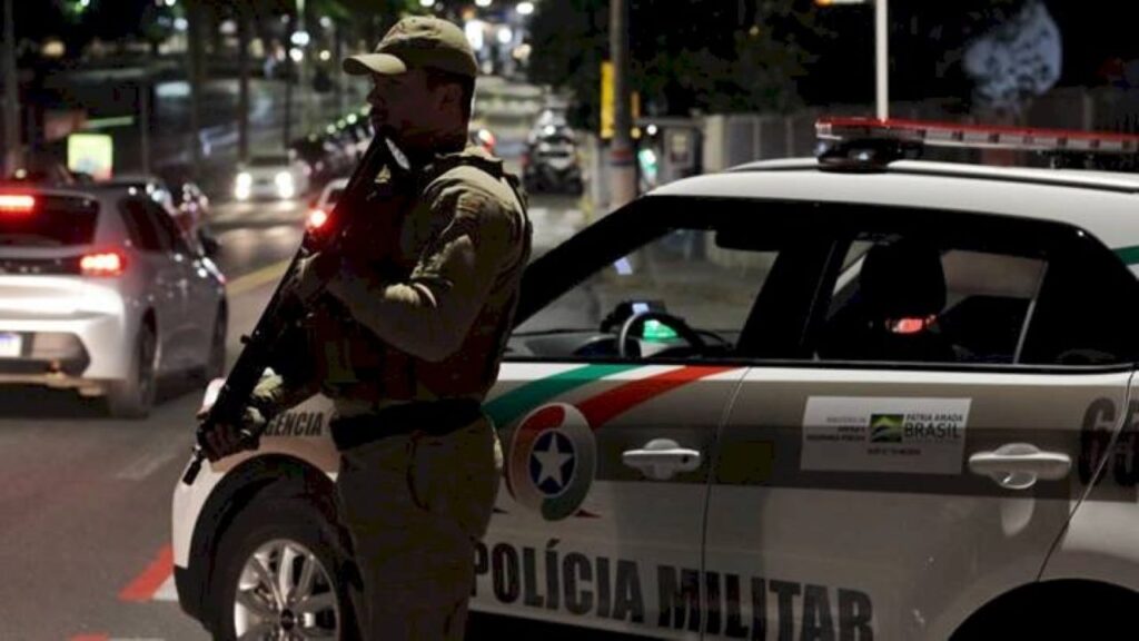 PM prende dois homens por tráfico de drogas em Araranguá e Tubarão