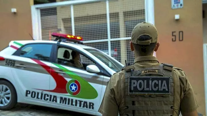 Polícia Militar flagra ponto de tráfico de drogas dentro de loja em Itajaí
