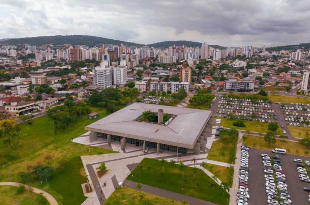 Serviços municipais de Criciúma terão alterações nesta terça-feira, Dia do Servidor Público