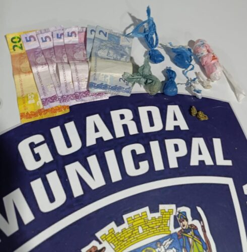 Dupla é detida com drogas em Laguna