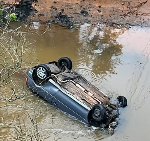 Queda de automóvel em rio provoca morte de condutor por afogamento em Forquilhinha