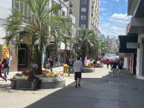 Começo de novembro movimenta comércio de Criciúma com Sábado Mais