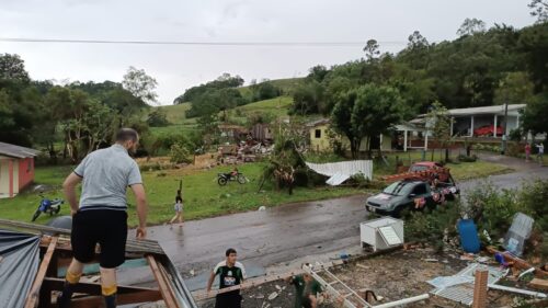 Comunidade é devastada por temporal em Dionísio Cerqueira