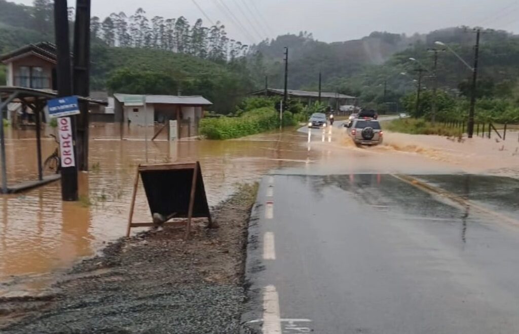 Moradores ilhados são prioridade em resgates de Força tarefa do Corpo de Bombeiros em Luiz Alves