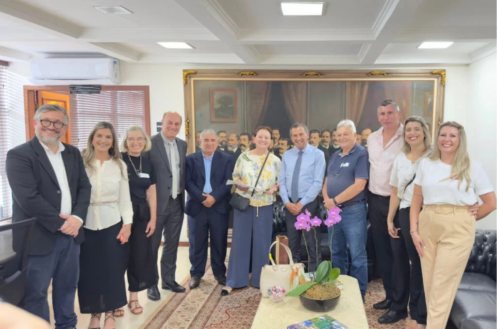 ALESC homenageia Associação dos Produtores de Uva e Vinho Goethe por conquista histórica