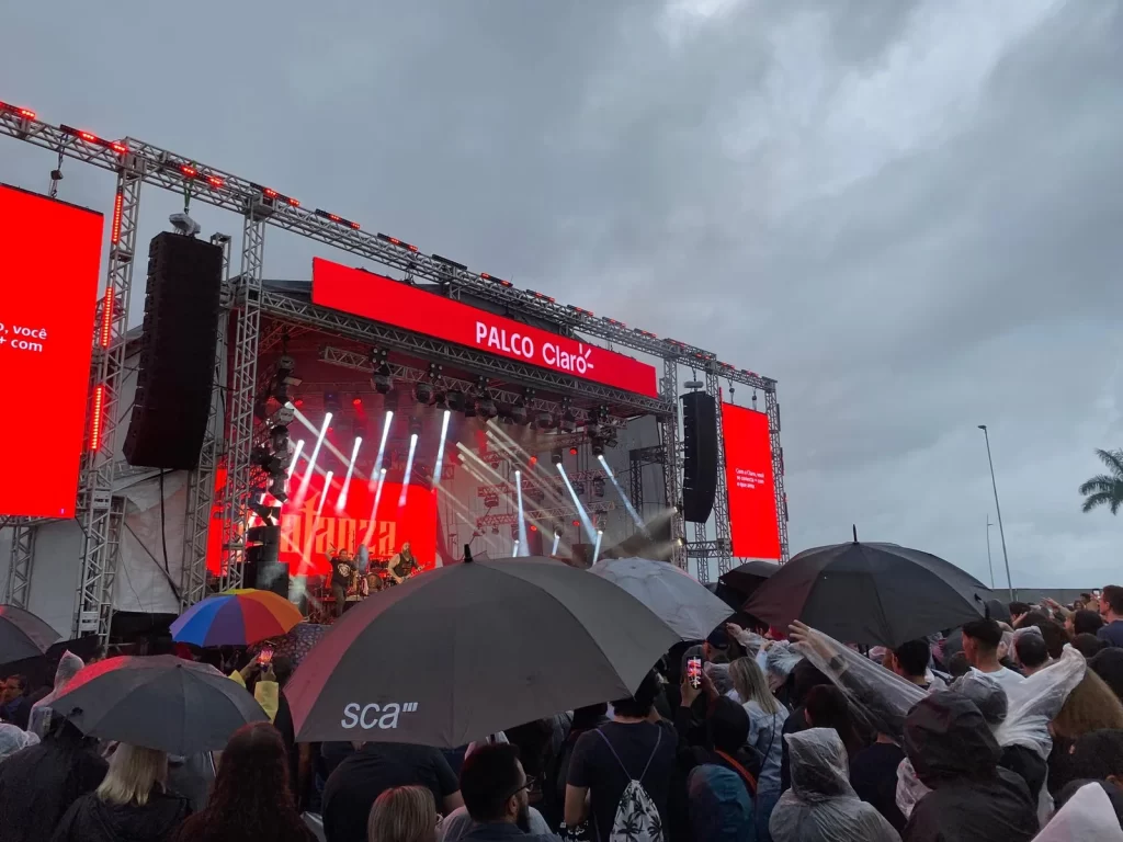 Alerta de ciclone causa adiamento de evento de rock em São José