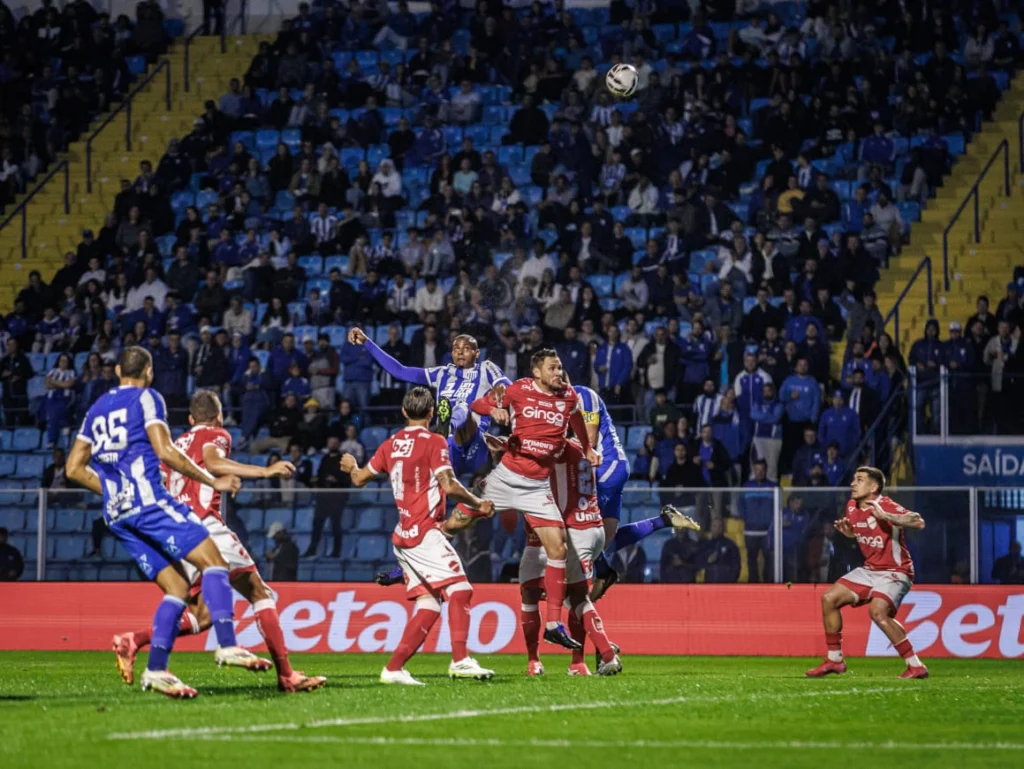 Avaí e Vila Nova: equilíbrio marca o histórico de confrontos entre os clubes