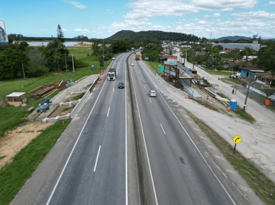 BR-101 terá interdição total neste domingo para passagem de cabos da Celesc