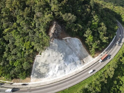 BR-376 terá interdições noturnas para retirada de estruturas após obra de contenção em Guaratuba