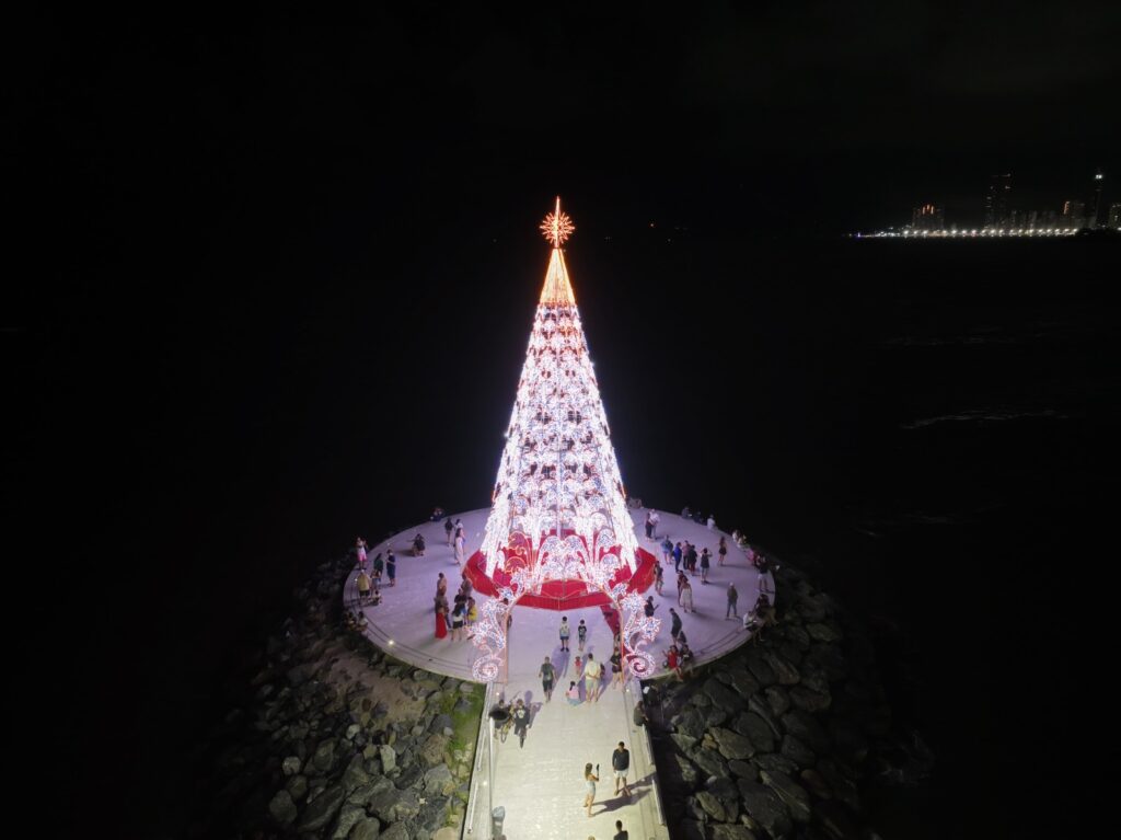 Balneário Camboriú abre programação de Natal no dia 15 com desfile e acendimento das luzes