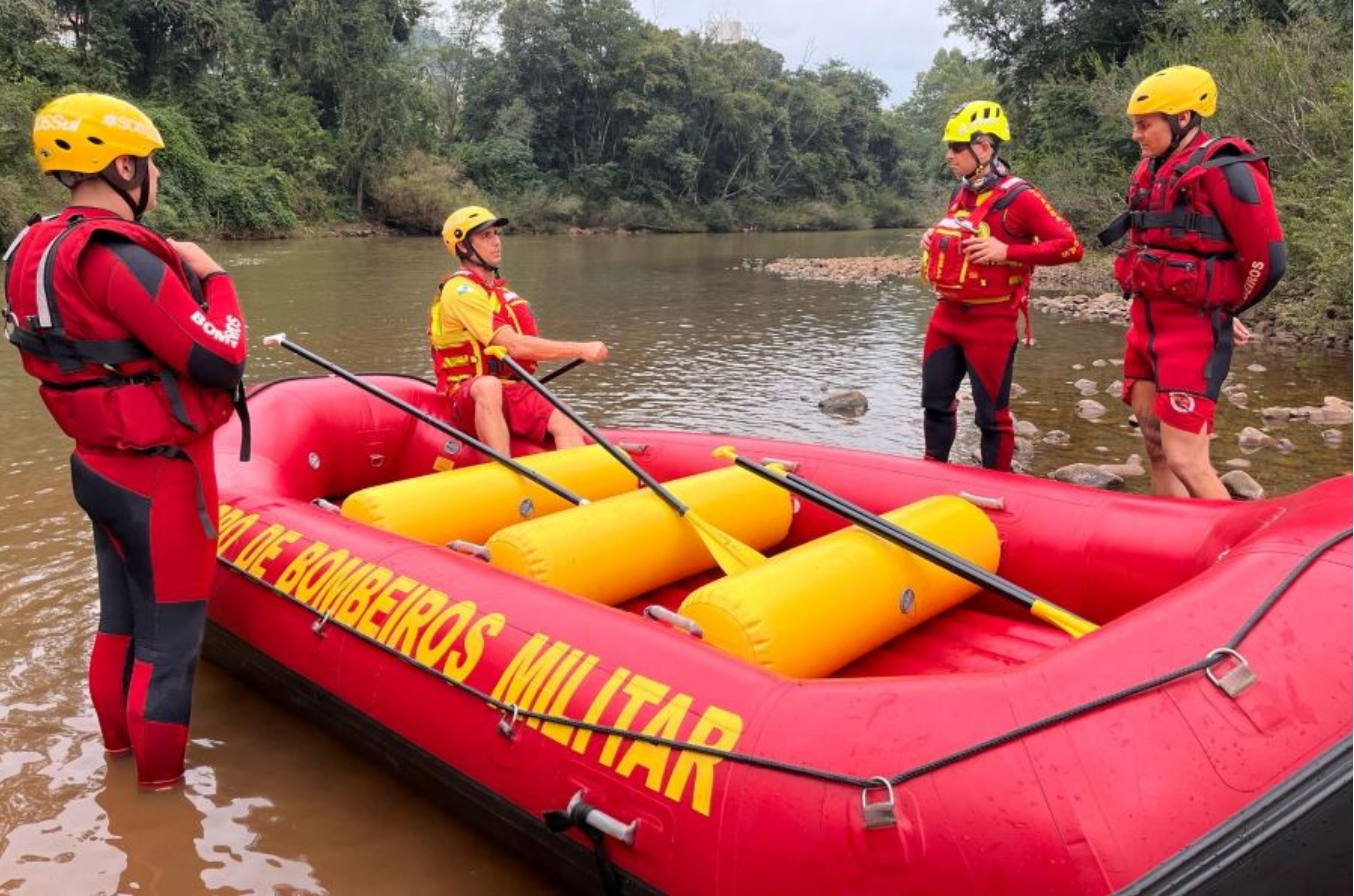 Bombeiros buscam apoio popular para adquirir bote de resgate no Decide Orleans 2025