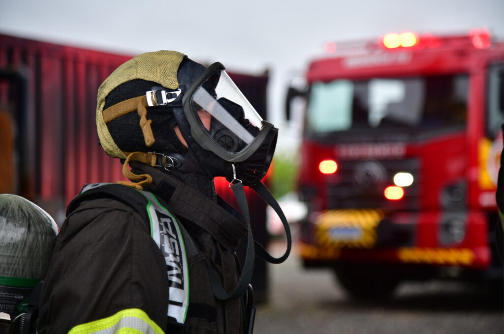Corpo de Bombeiros de SC reforça segurança com máscaras de comunicação integrada