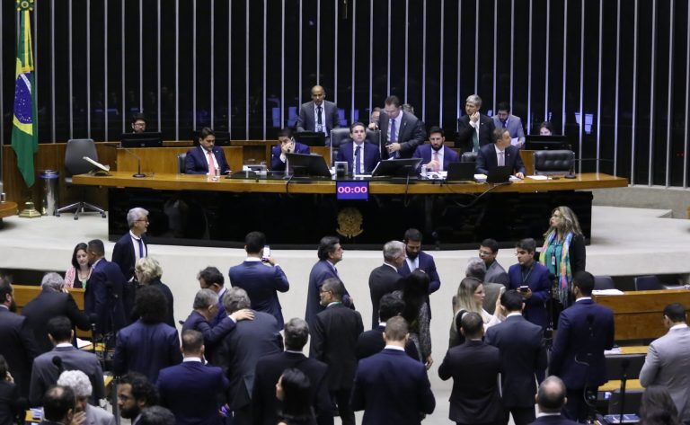 Câmara aprova texto-base do projeto que endurece penas contra crime organizado