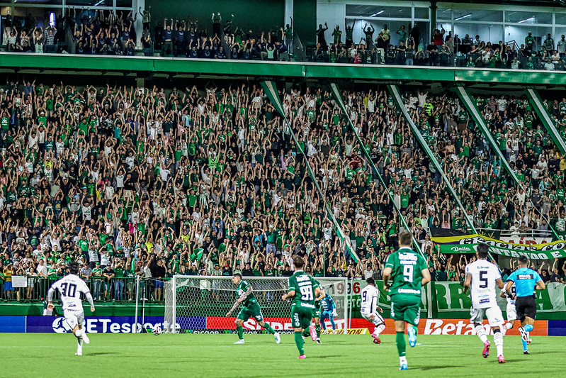 Chapecoense enfrenta o América-MG em duelo decisivo pela Série B
