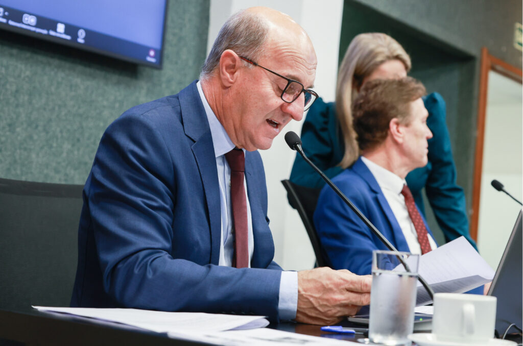 Comissão da Alesc conclui que Reurb pode ser aplicada na APA da Baleia Franca. - Foto: Jeferson Baldo/Agência AL