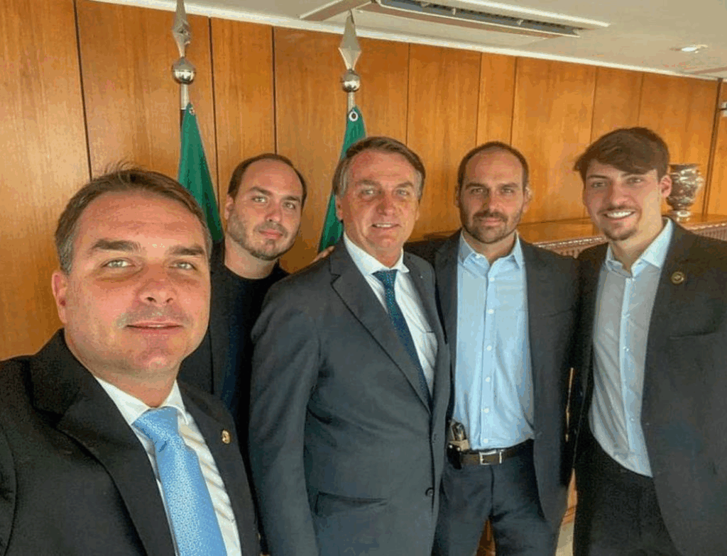 Moraes autoriza visitas dos filhos a Jair Bolsonaro na PF em Brasília