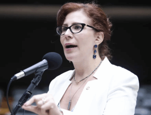 Audiência de extradição de Carla Zambelli é adiada por greve na Itália