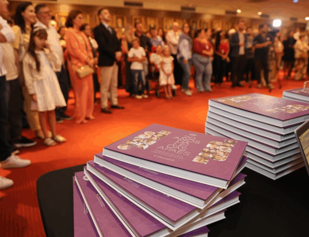 Alesc lança livro que celebra 20 anos da Lei das Apaes e reúne histórias de famílias catarinenses