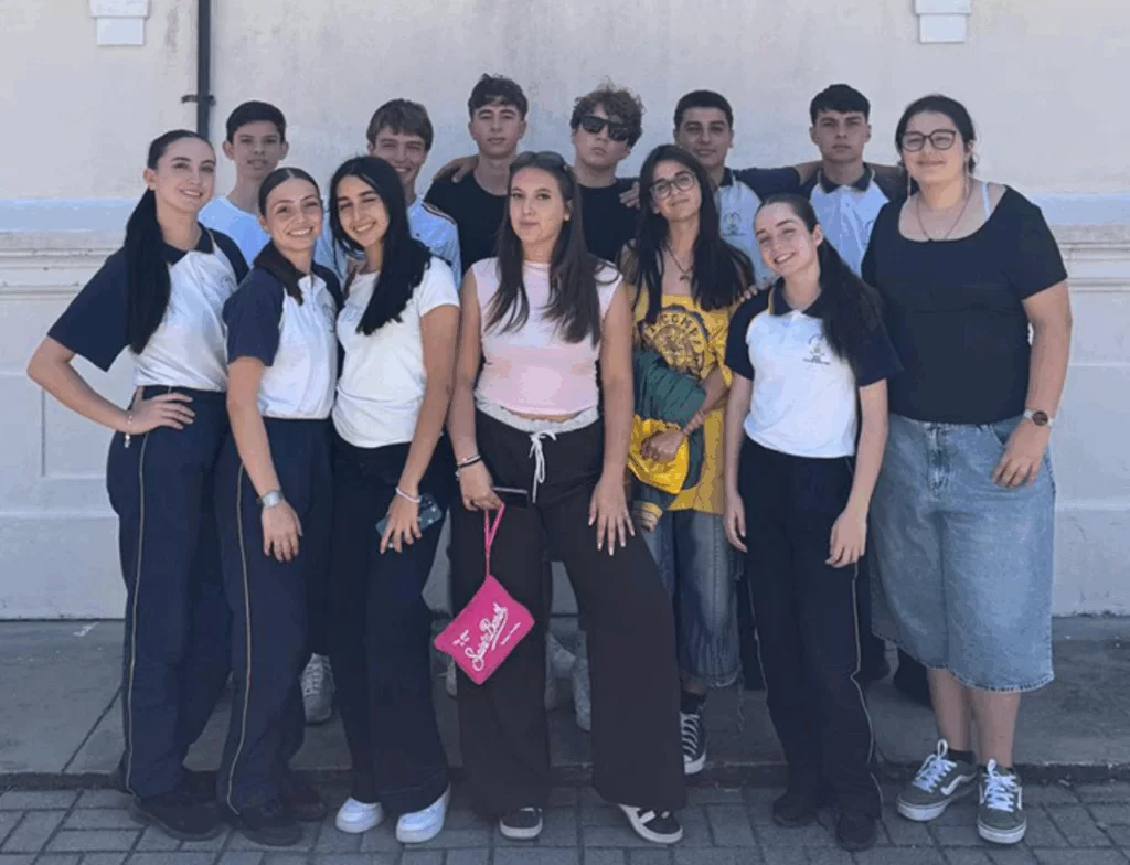 Estudantes italianos visitam colégio da Polícia Militar em Laguna