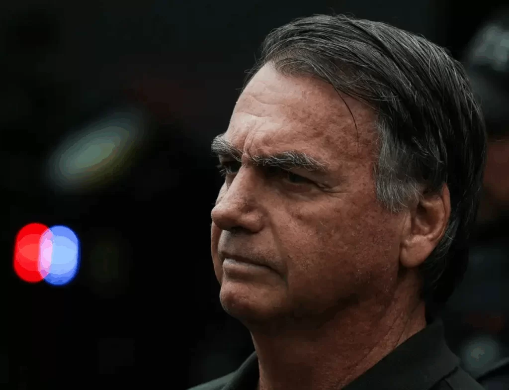 PL suspende funções partidárias e remuneração de Jair Bolsonaro após efeitos de condenação