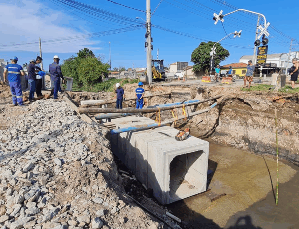 Defesa Civil intensifica limpeza de valas e córregos de Tubarão