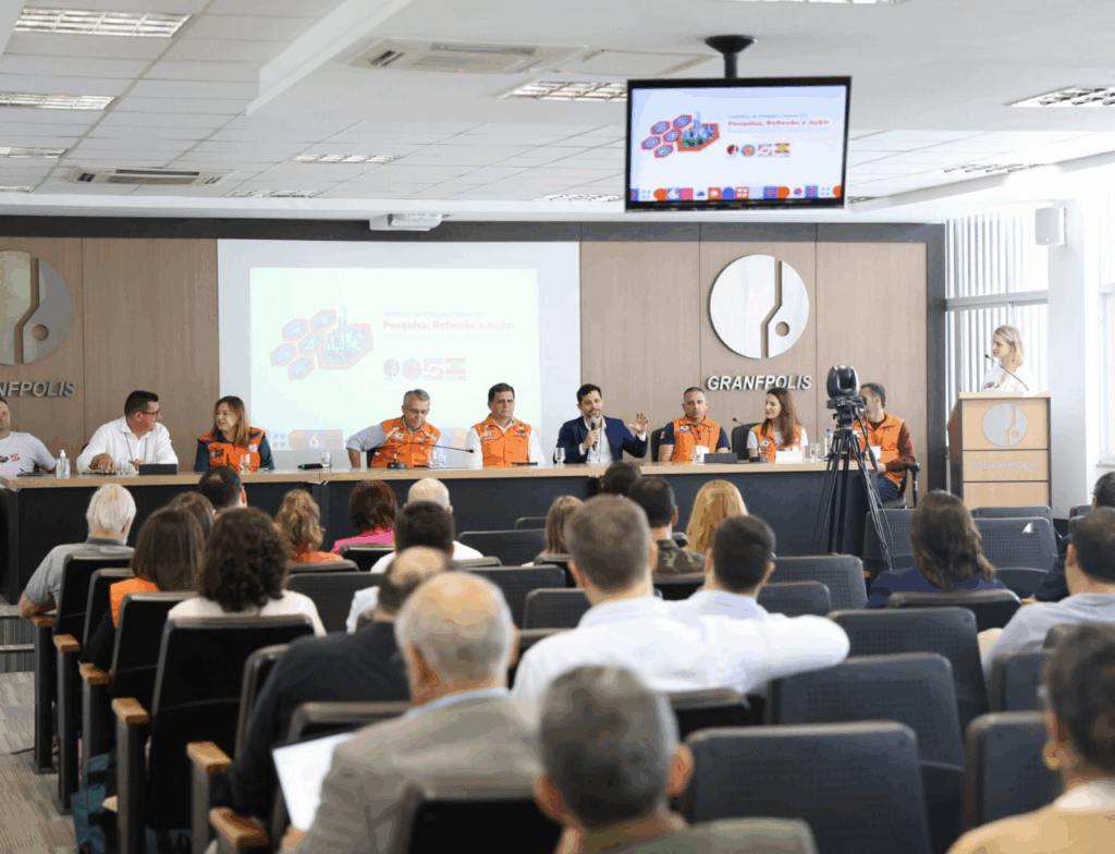 Seminário debate desafios climáticos e reforça integração da Defesa Civil em SC. Foto: Airton Fernandes/SPDC