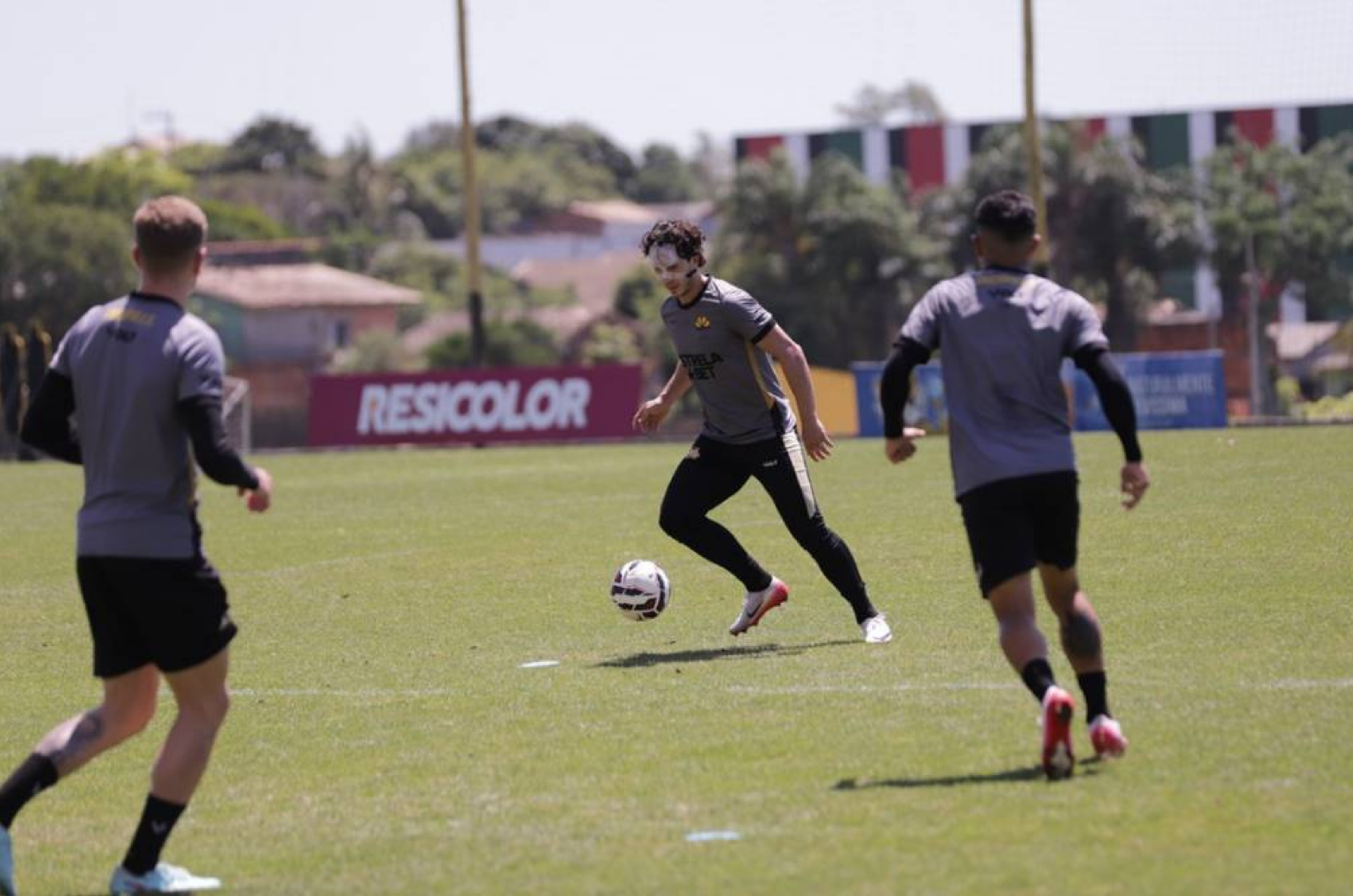 Criciúma faz último treino em Santa Catarina e embarca para decisão em Cuiabá