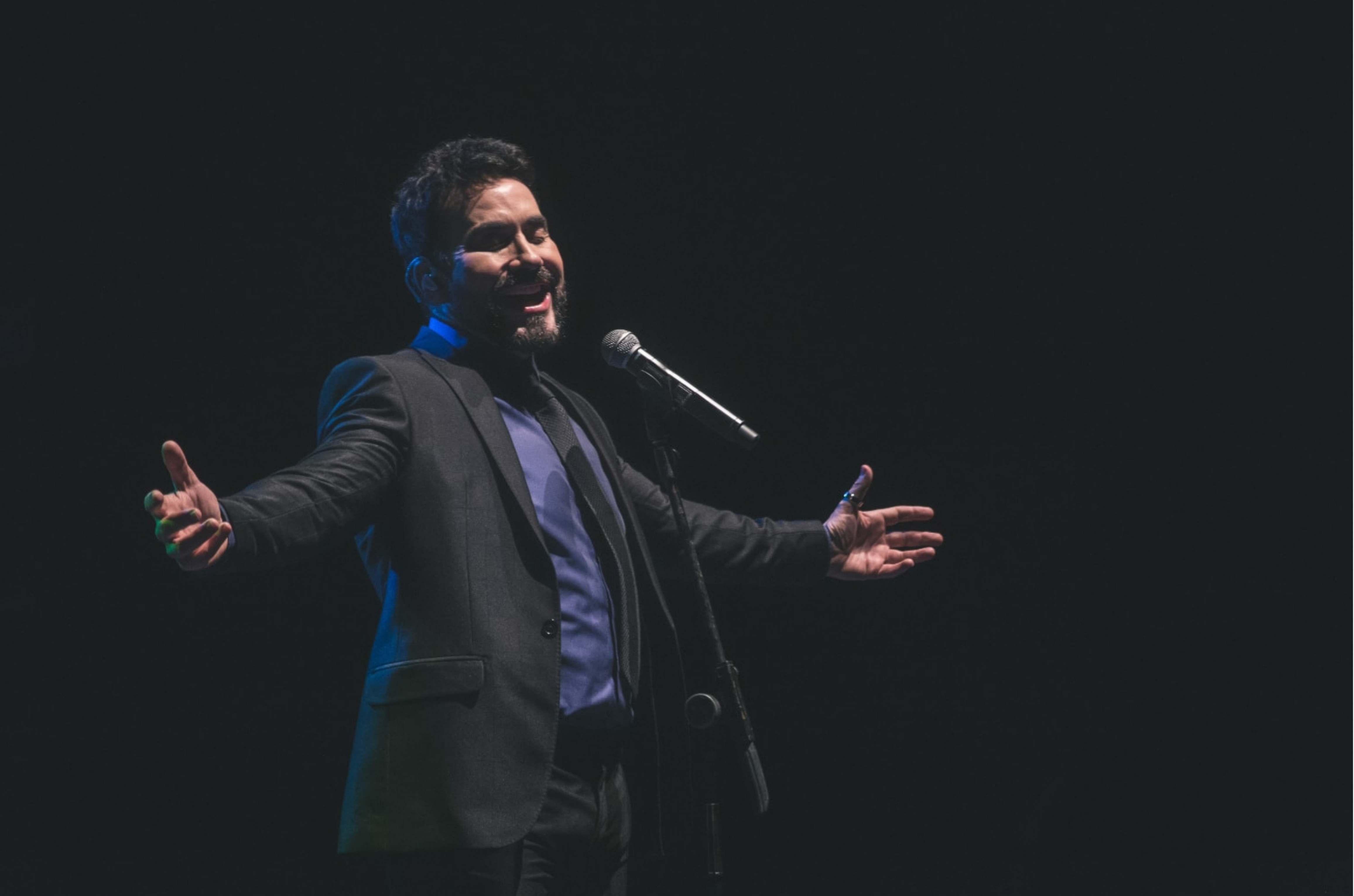 Em tempos de pressa, um show que nos desacelera. - Foto: Divulgação/pefabiodemelo.com.br