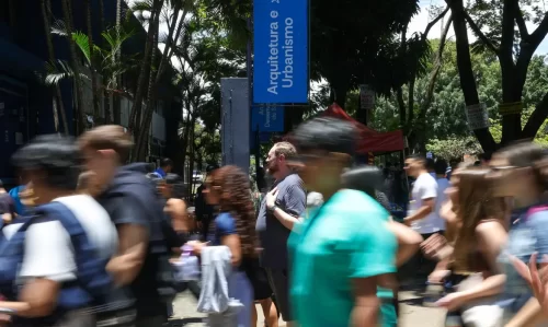 Enem 2025 tem 27% de abstenção no primeiro dia de provas