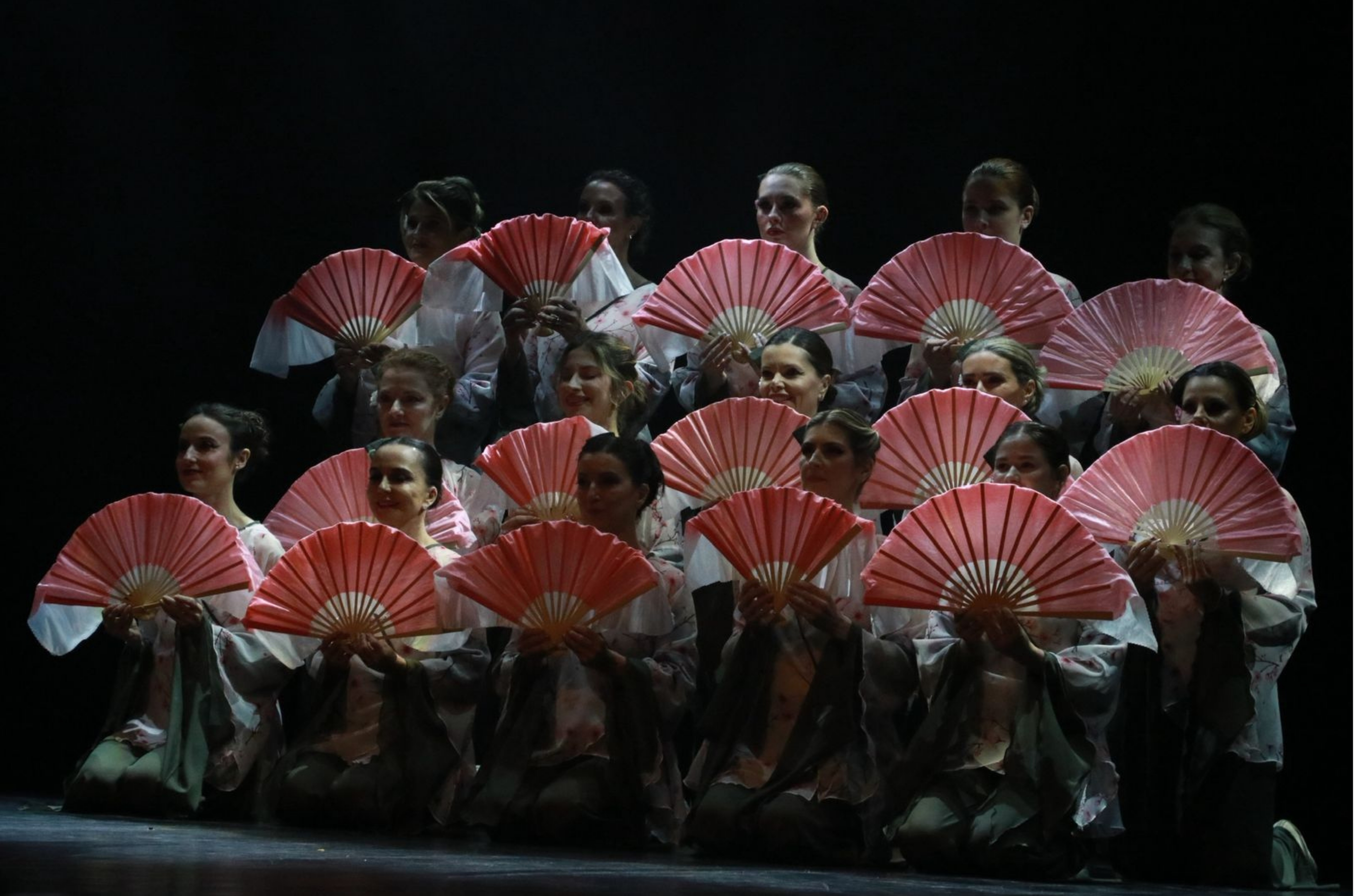 Escola de Dança Viviane Candiotto celebra 30 anos com espetáculo no Teatro Elias Angeloni