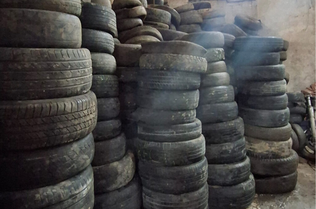 FLAMA recolhe 12 toneladas de pneus usados em ação ambiental em Laguna. - Foto: Divulgação/PML