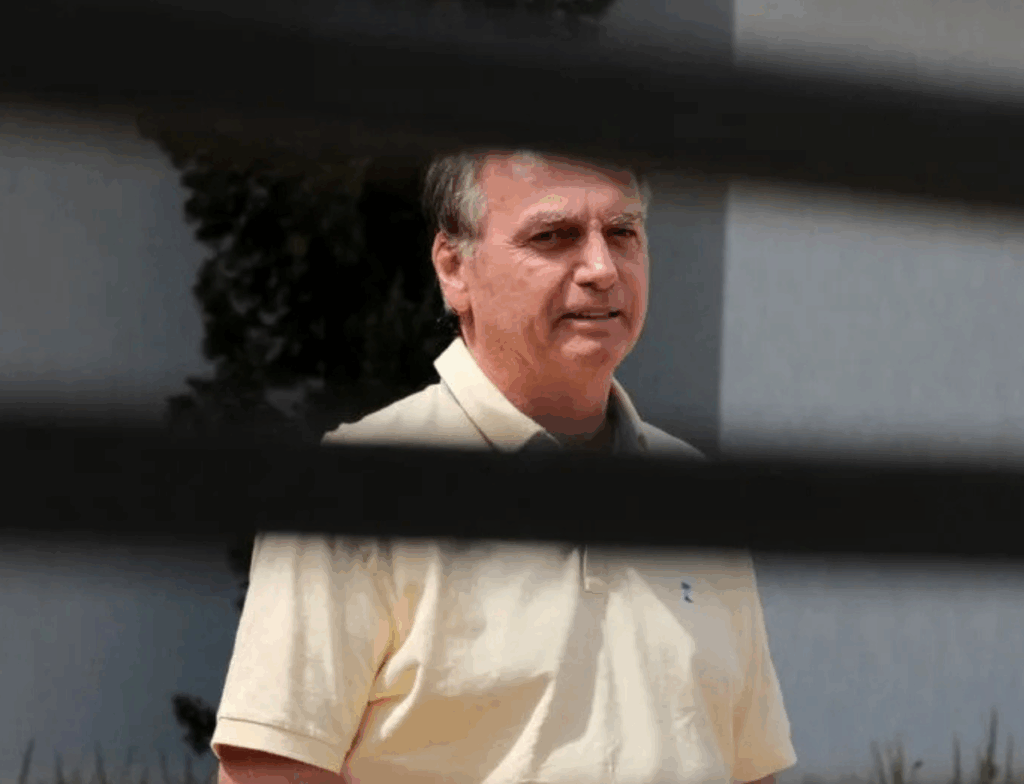 Bolsonaro pode passar por 10 dias de observação médica caso seja levado ao sistema prisional