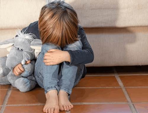 Criança de 2 anos chega à creche com lesões e pai é detido em Braço do Norte