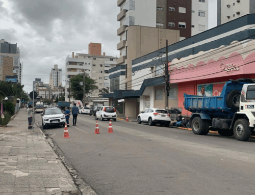 Bloqueio é burlado e atrasa início de obra na Rua Cândido Freire Leão, em Tubarão