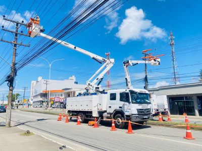 Falha em linha de transmissão deixa mais de 59 mil unidades sem energia no Litoral Norte de SC