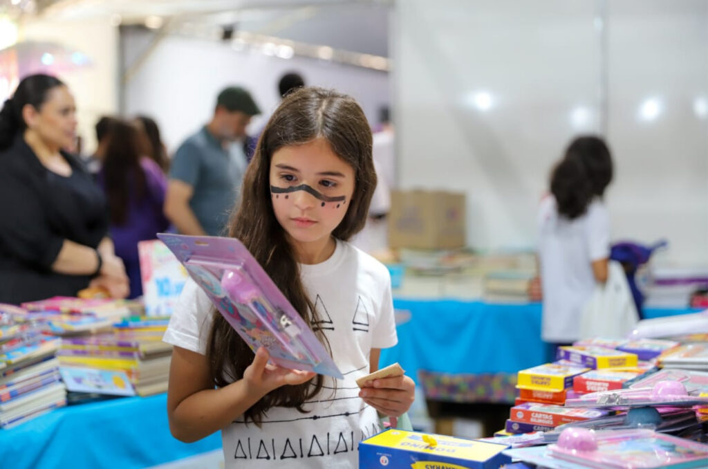 Feira do Livro do Centenário entra na reta final em Criciúma com programação especial